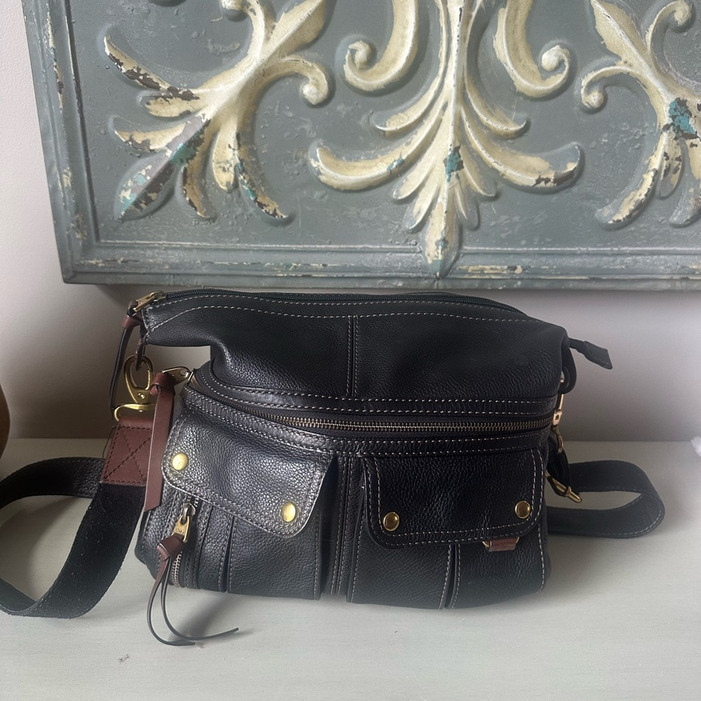 Fossil Black Leather Crossbody Bag with Brown Accents